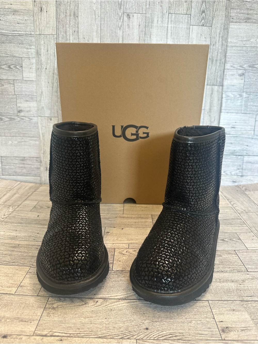UGG Kids size4 Black Textured classic || gel hearts Winter Boots